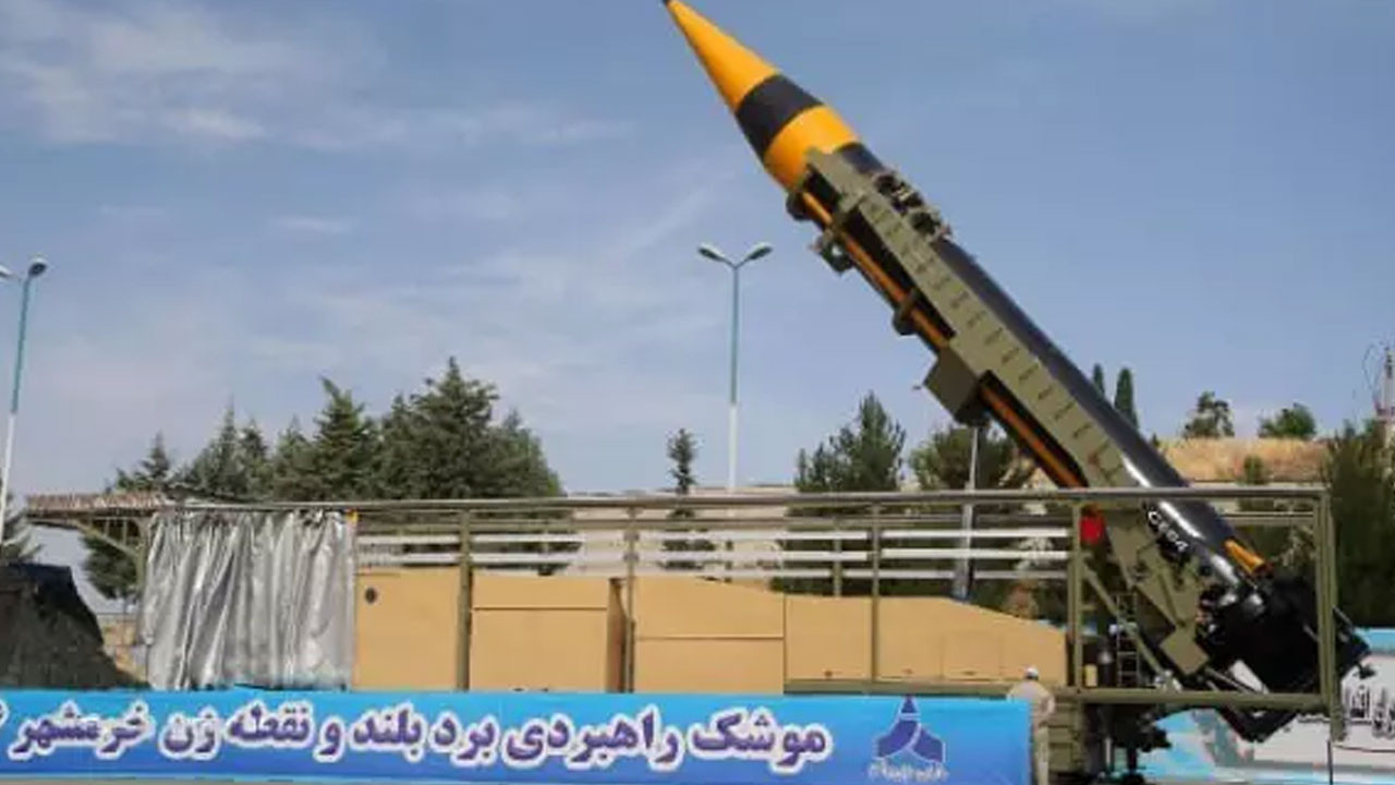 İran'ın 'Dans eden füze'si ilk kez sahada! İsrail’i delip geçti!
