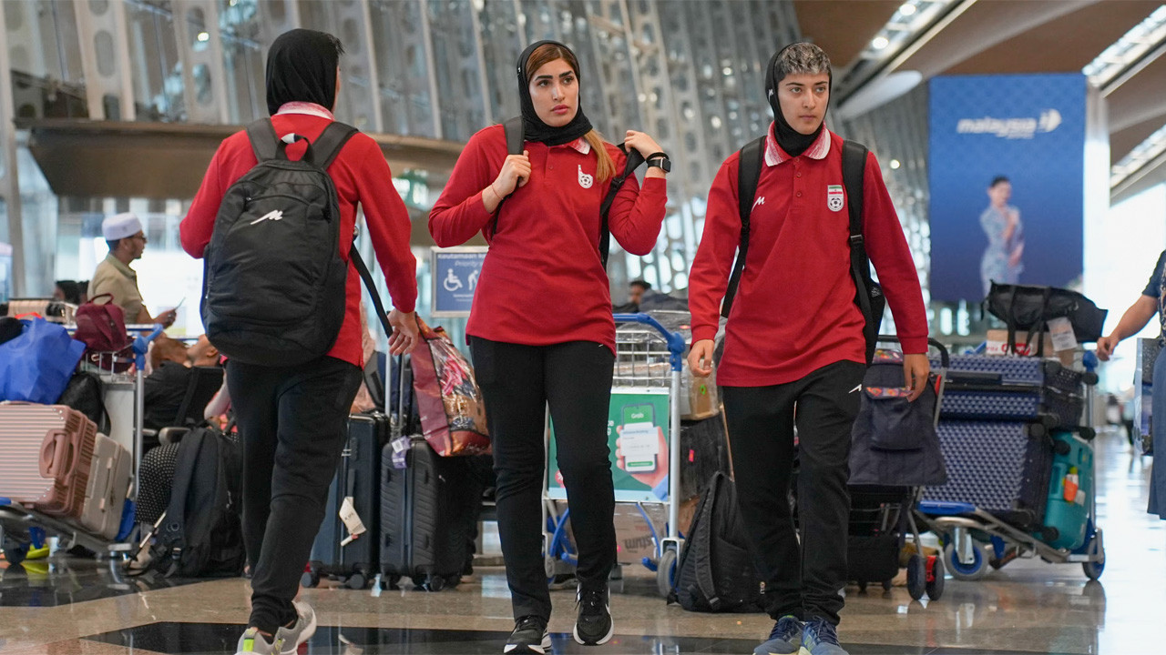 Trump iltica edin demişti! İran kadın futbol oyuncularının kararına bakın