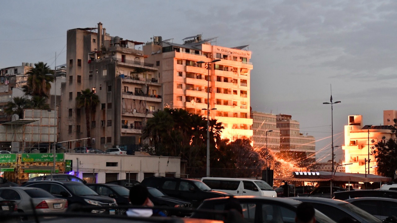 İsrail ordusu Lübnan'ın başkenti Beyrut'ta bir binaya saldırdı