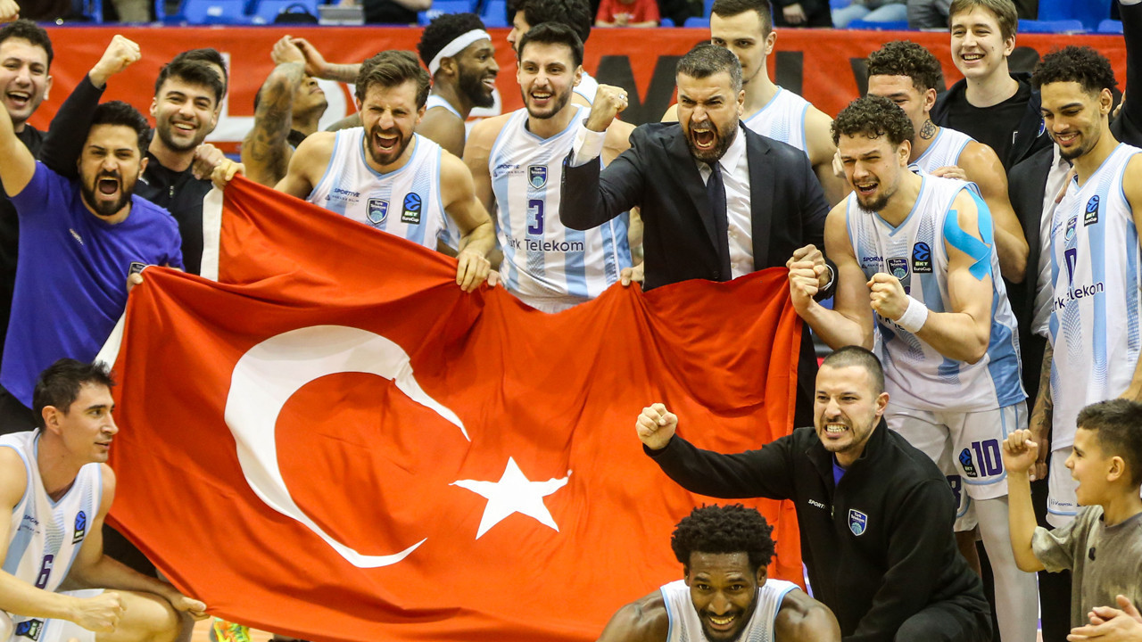 Türk Telekom İsrail takımını son saniyelerdeki üçlüğüyle devirdi yarı finale yükseldi