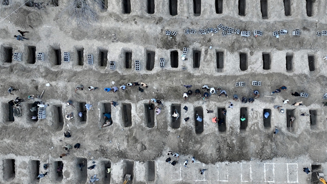 İran'daki okulda 185 kişinin öldüğü ABD saldırısından yaralı kurtulan kız öğrenci anlattı