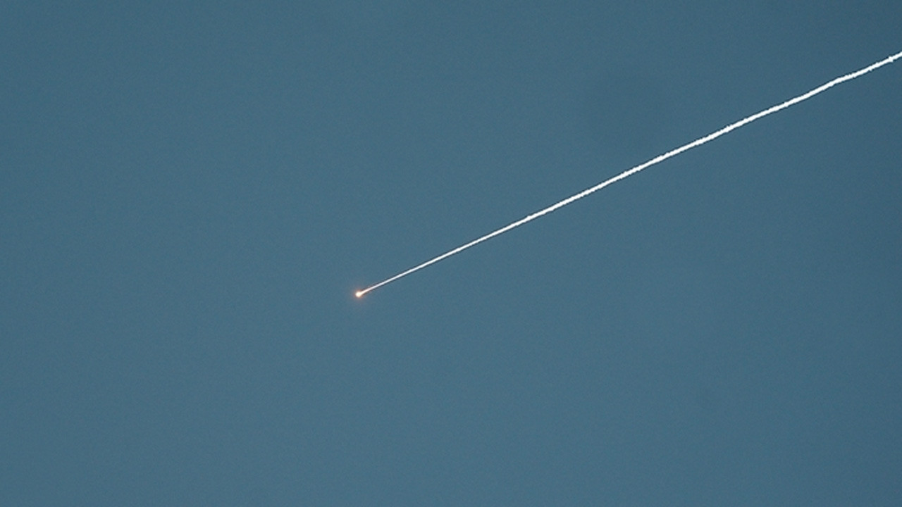 İran'dan yeni füze saldırıları sonrası İsrail'in orta kesimlerinde patlama sesleri duyuldu