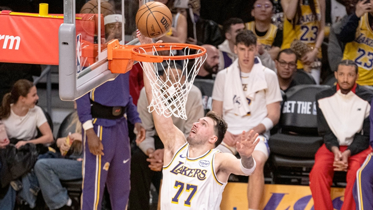 Luka Doncic, 60 sayıyla Lakers'ı galibiyete taşıdı