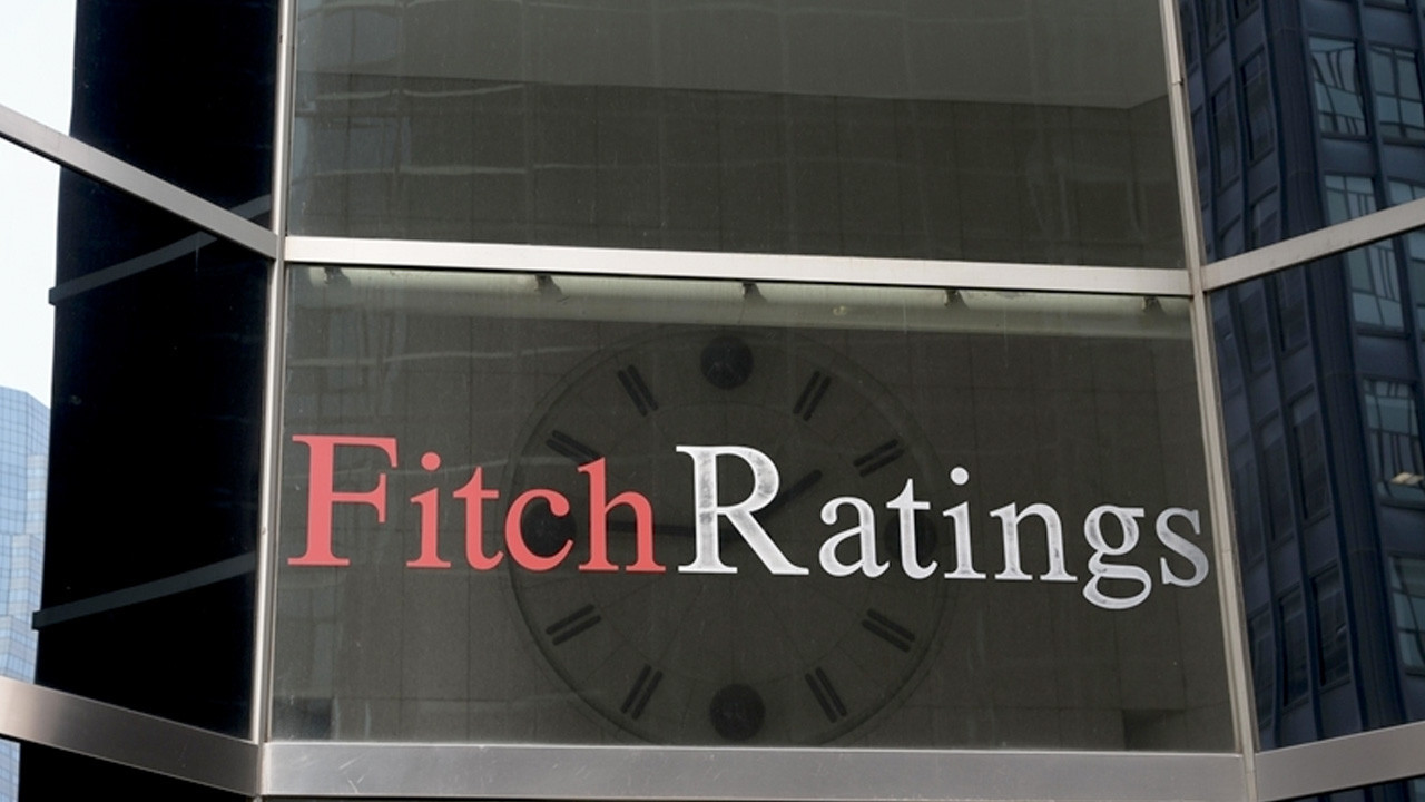 Fitch: Hürmüz Boğazı 6 ay kapalı kalırsa petrol fiyatları ortalama 120 doları görebilir