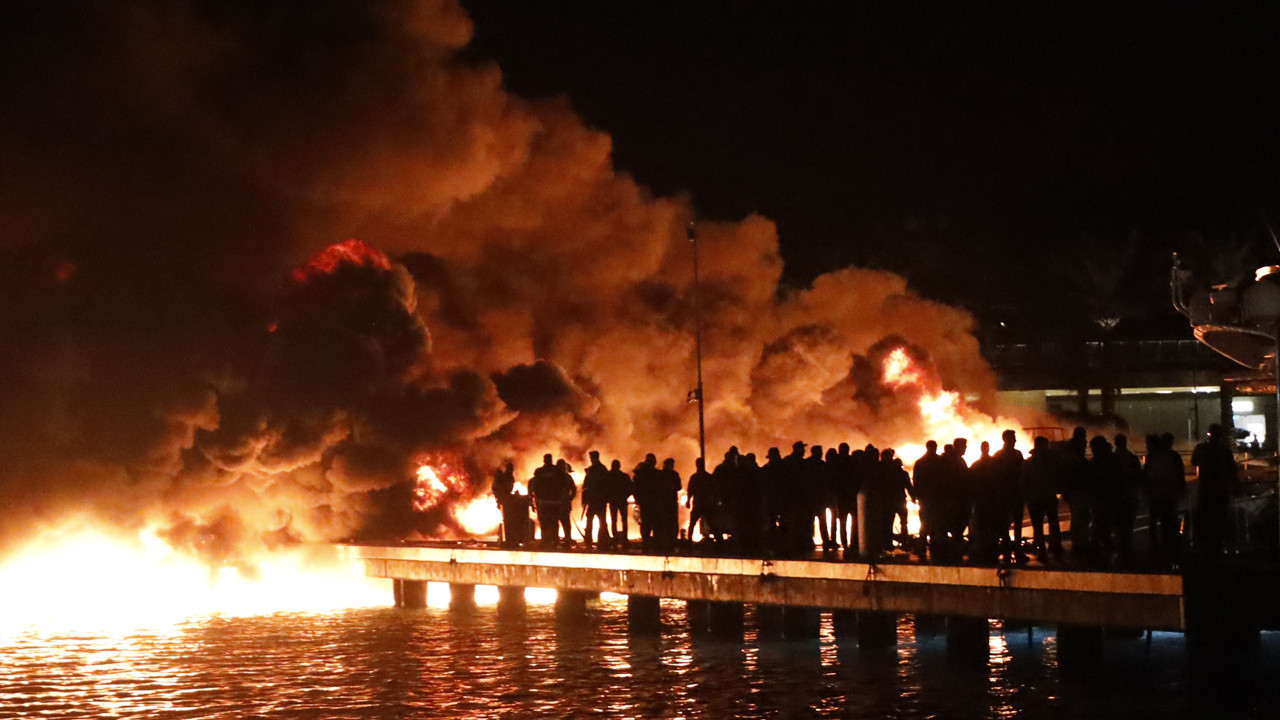 Bodrum'da büyük panik! Marinada demirli 5 motoryatta yangın çıktı