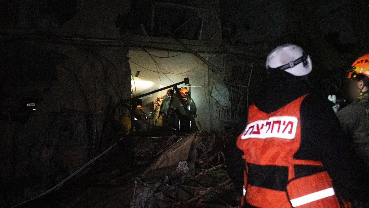 İsrail'i perişan eden saldırılar! İran füzeleri doğrudan isabet etti