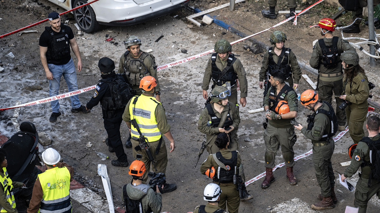İran vurdu Tel Aviv savaş alanına döndü! Yaralılar var