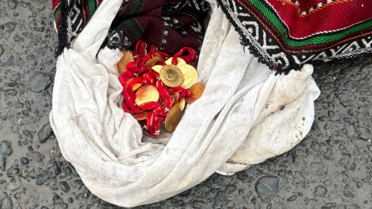 Esenyurt'ta 1 milyon 200 bin liralık altın dolu bez parçası çöpe atıldı