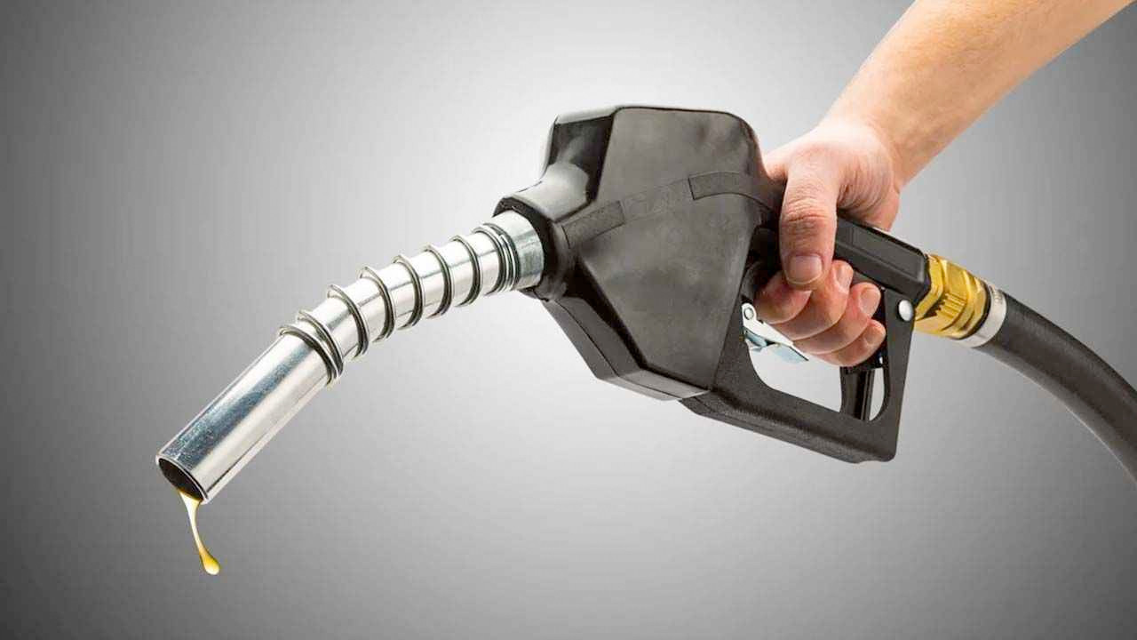 Motorin indirimi sevinçleri kursakta bıraktı! Bu gece çok daha büyük zam var