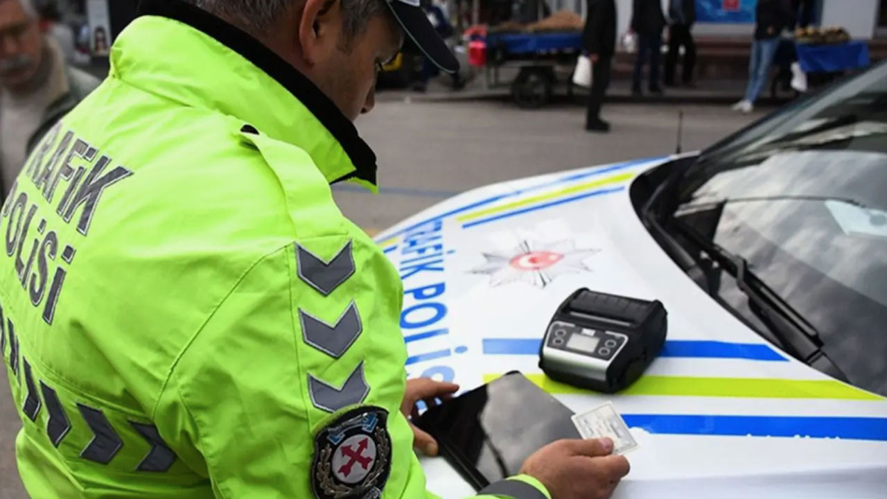 Direksiyon başındaki o hatalara artık geçit yok! Sadece ceza değil ehliyet de gidiyor