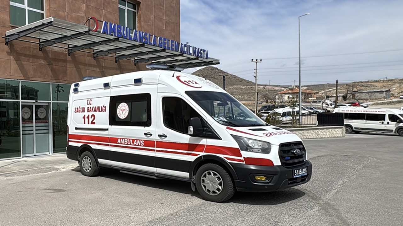 Boşanma aşamasındaki eşini bıçaklayıp intihar girişiminde bulundu