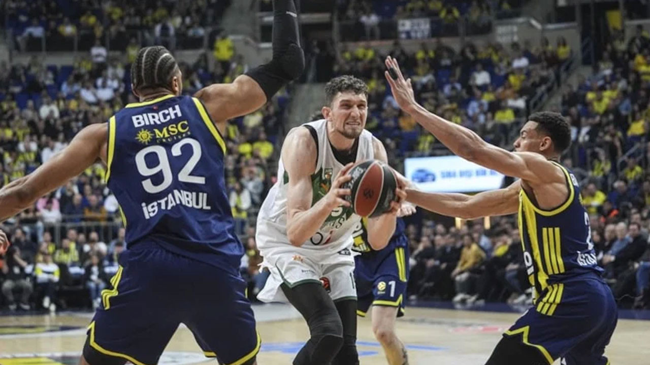 Fenerbahçe evinde Zalgiris'e yenildi