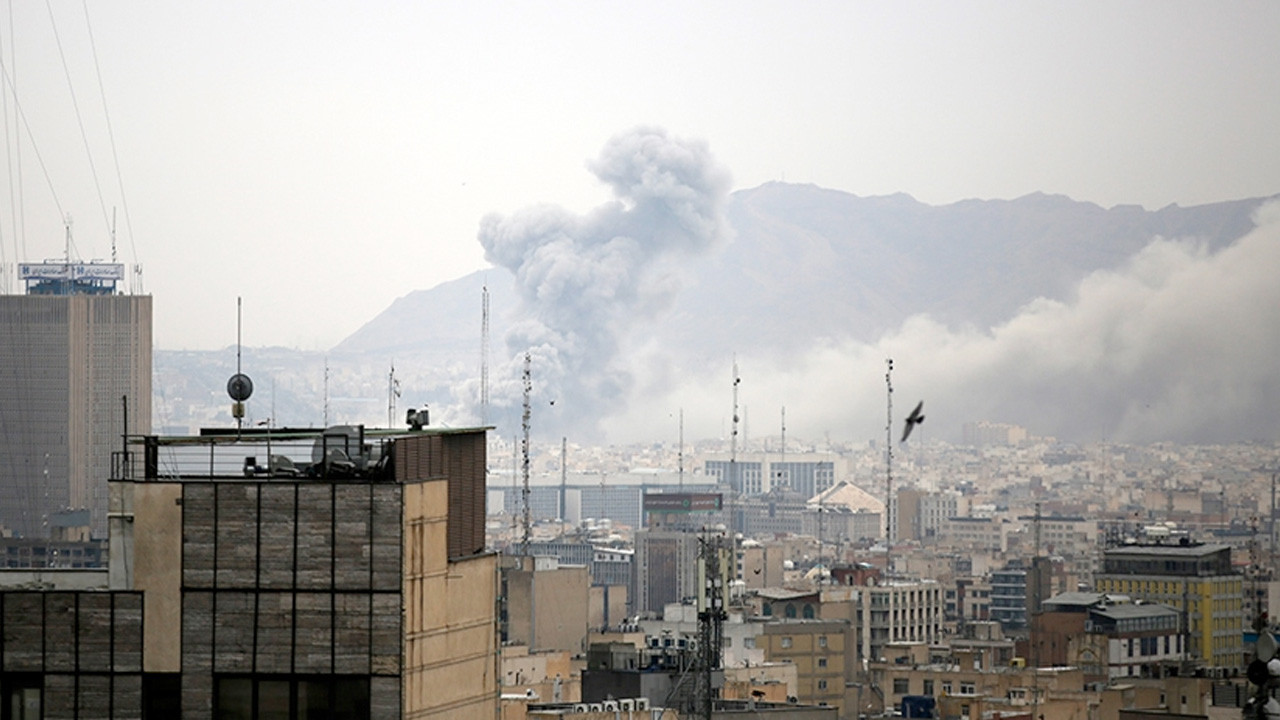 Tahran'da art arda patlamalar meydana geldi