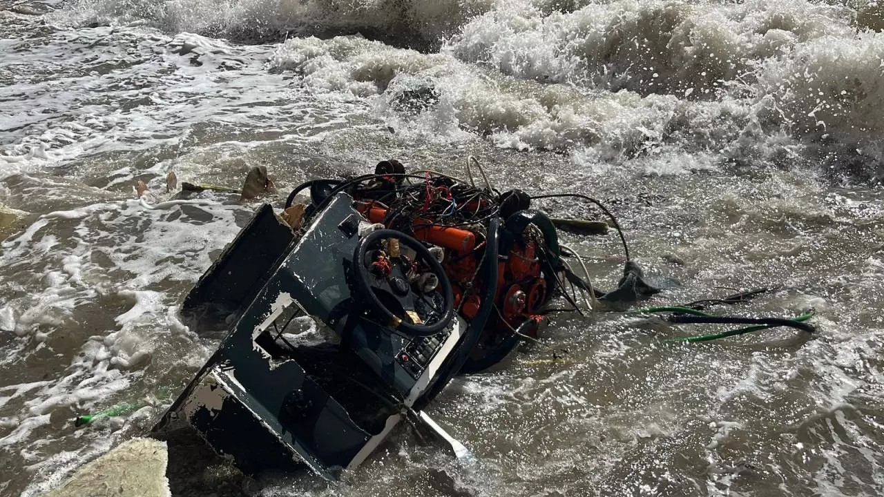 Alanya açıklarında balıkçı teknesi battı: 2 kişi yüzerek kurtuldu