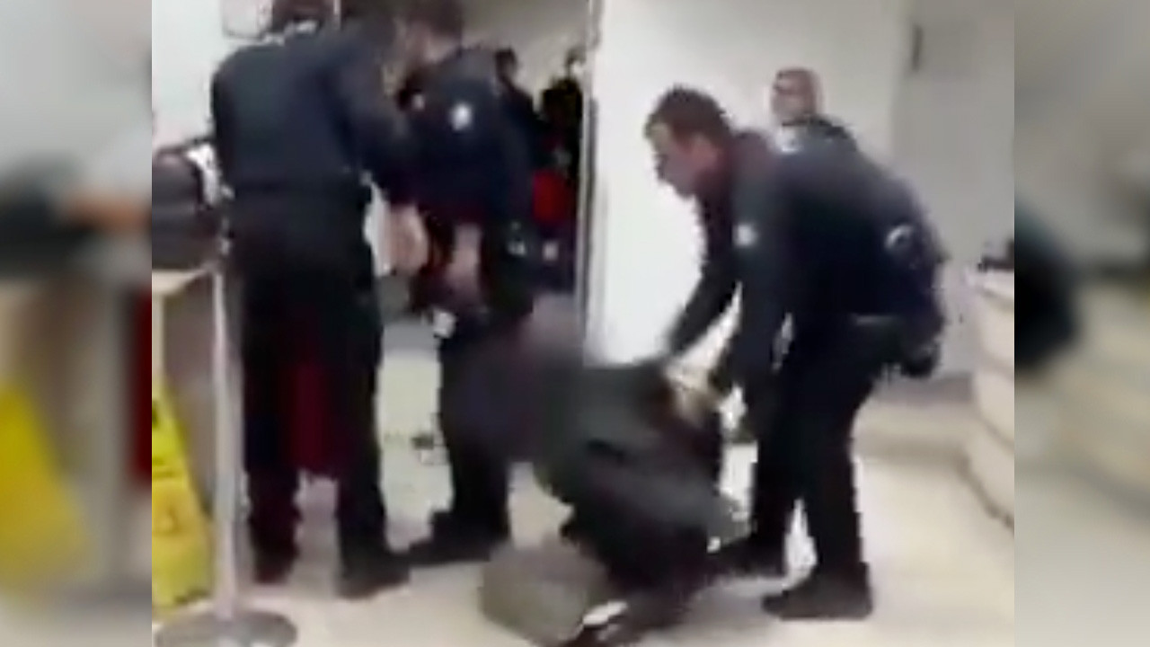 Aksaray'da sevgilisi oğlu tarafından bıçaklanan anne hastanede polise tokat attı