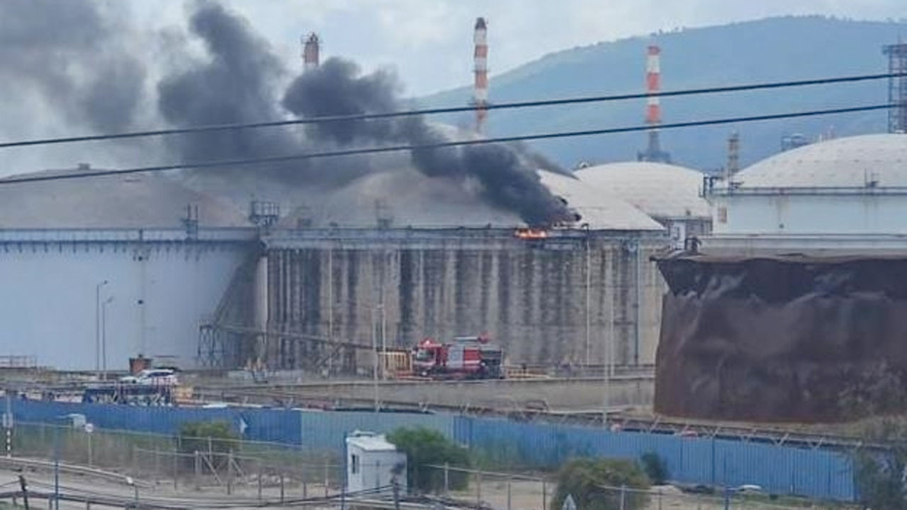 İran ve Hizbulallah eş zamanlı saldırdı İsrail'ir Hayfa kentinde petrol rafinerisi yanıyor