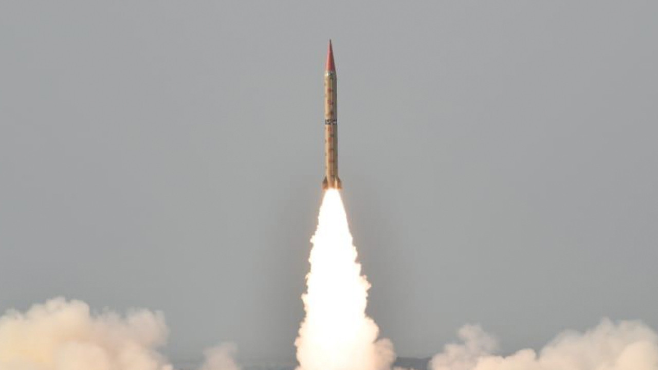 Japonya, iki üssüne ilk kez uzun menzilli füzeler konuşlandırdı