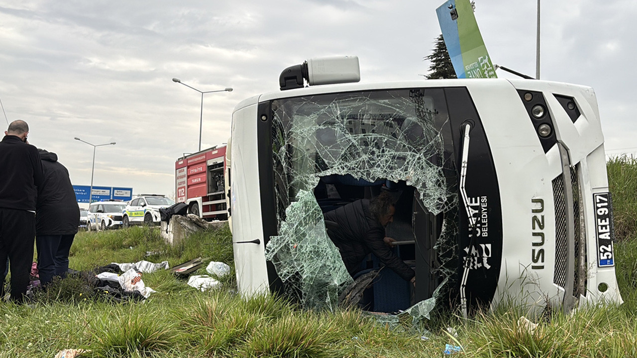 Samsun'da öğrencilerin bulunduğu midibüs devrildi! Yaralılar var