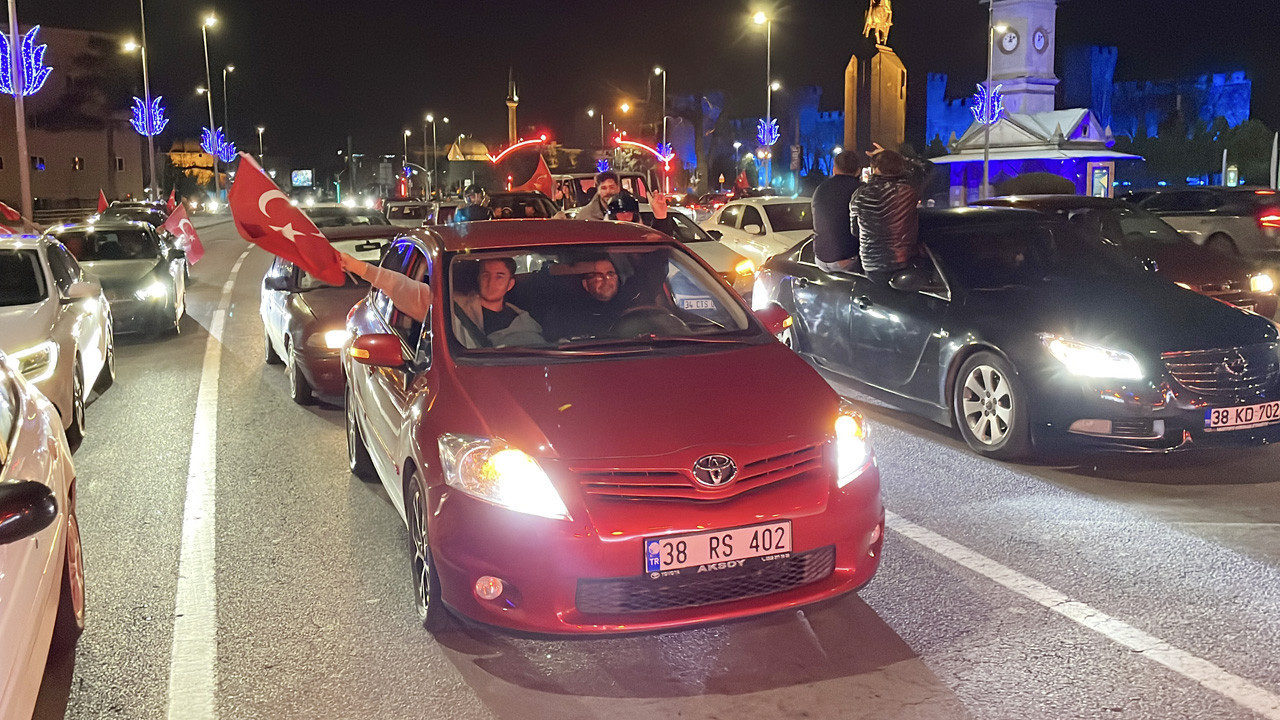 A Milli Takım'ın zaferi Türkiye'de büyük coşkuyla kutlandı