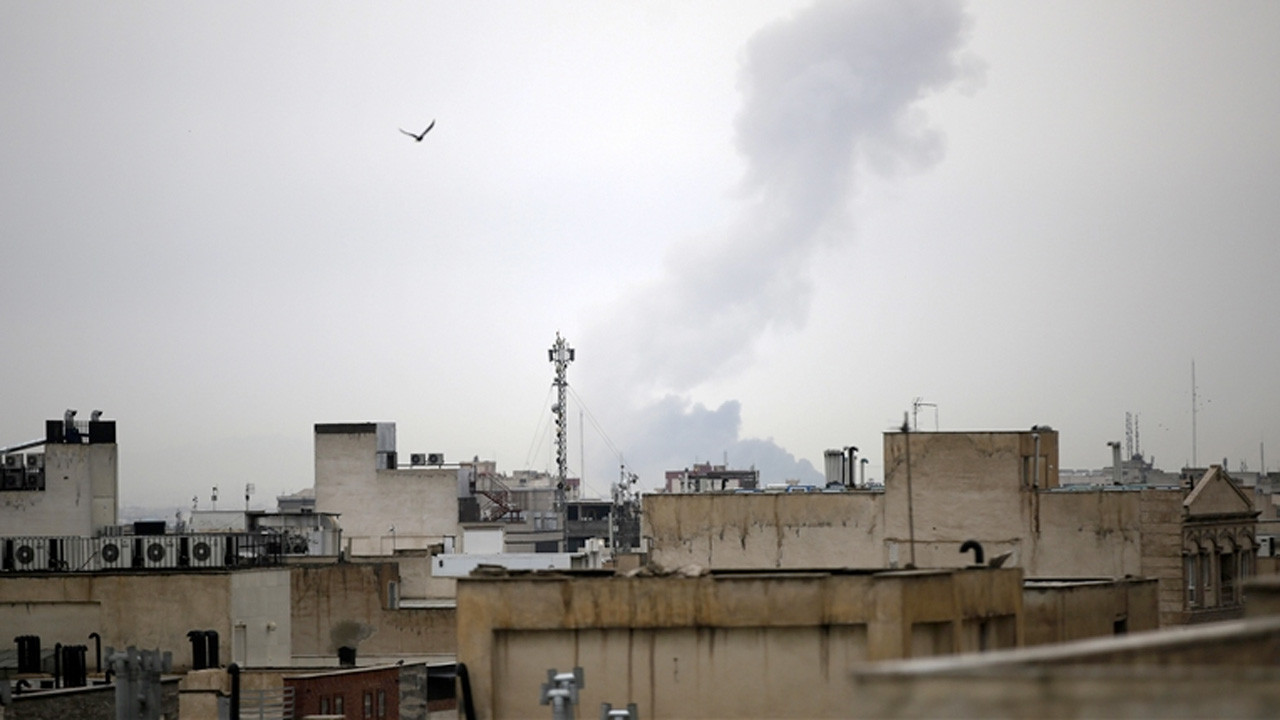 İran'ın başkenti Tahran'da şiddetli patlamalar meydana geldi