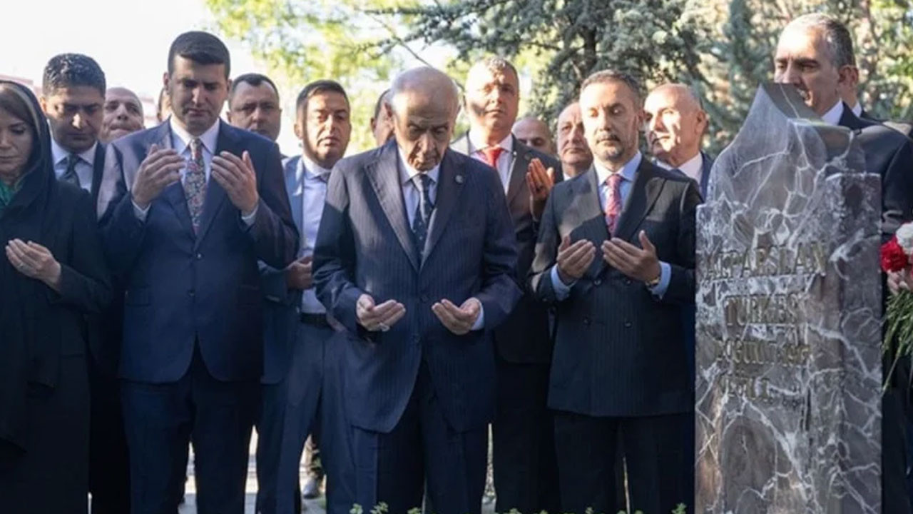 Devlet Bahçeli'den, Alparslan Türkeş'in vefat yıl dönümü için anma mesajı