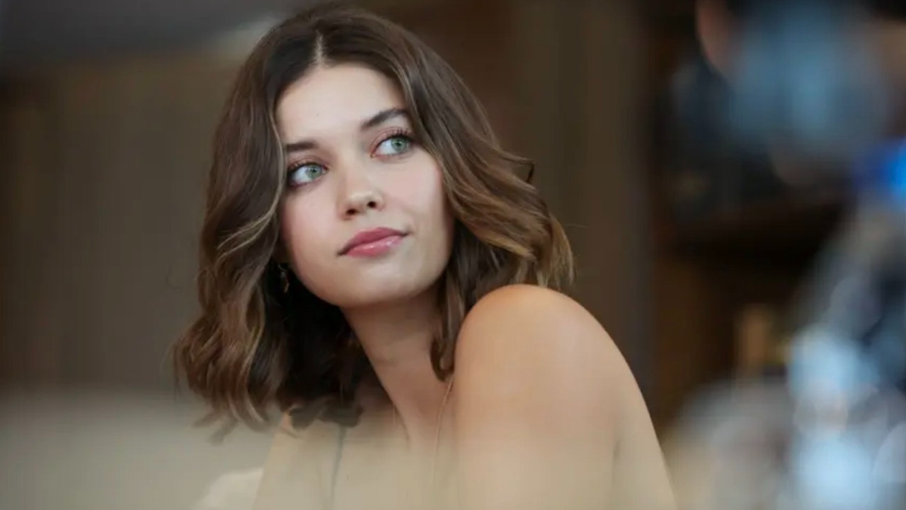 Afra Saraçoğlu paylaştı! Milano tarzını görenlerden yorum yağdı