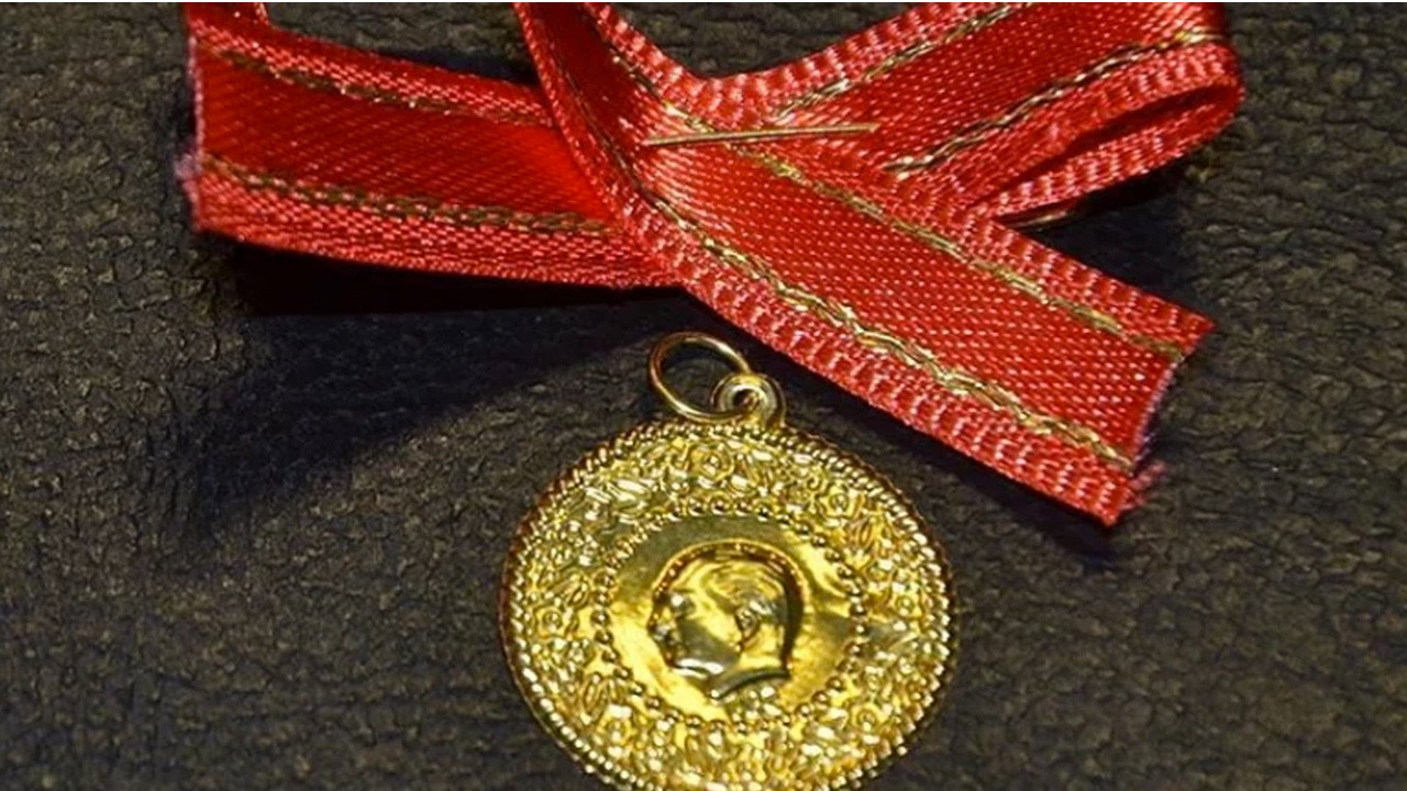 Altın haftaya düşüşle başladı! Kritik seviyeyi açıklayan uzman isim uyardı: Haber akışının kötü gitmesi...