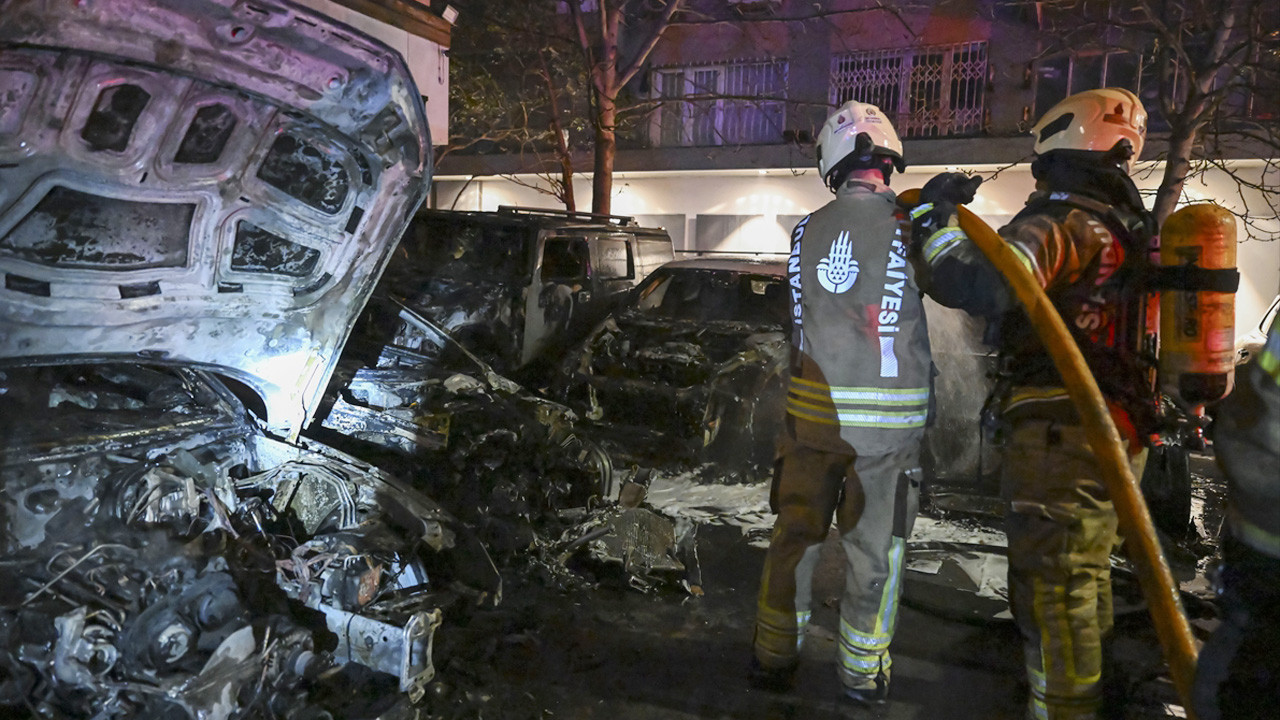 Beşiktaş'ta araç kiralama şirketinde yangın çıktı 14 araç kullanılamaz hale geldi