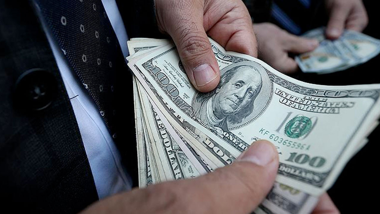 Dolar ve Euro haftaya böyle başladı! Alış-satış rakamları