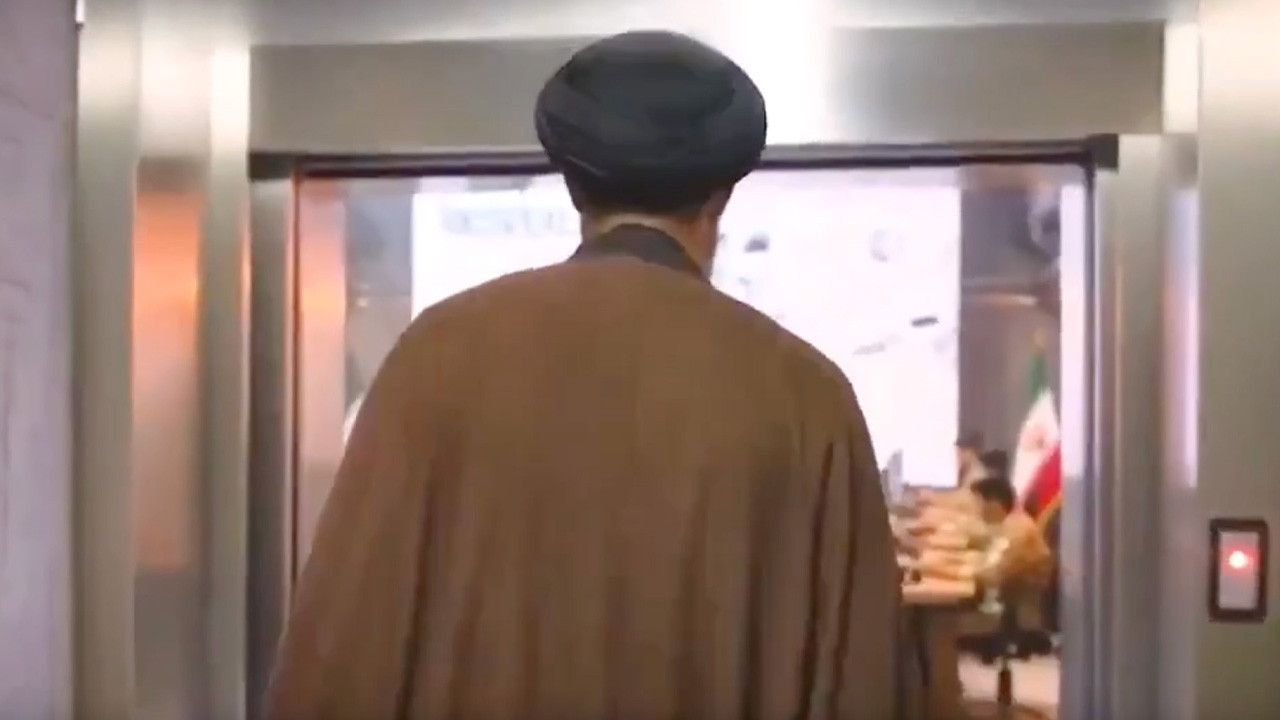 Mücteba Hamaney operasyon odasında! İran dini lideri ilk kez görüntülendi