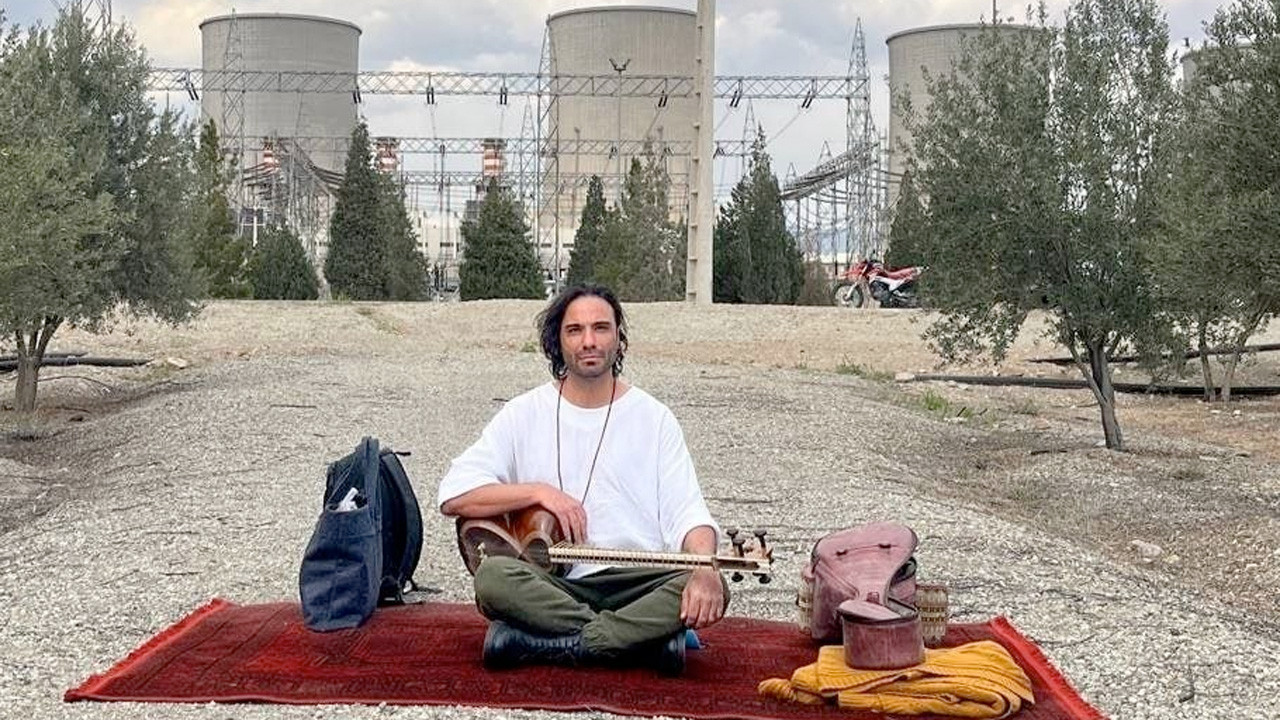 İranlı müzisyen, Trump'ın tehdidi sonrası elektrik santrali nöbet tutmaya başladı