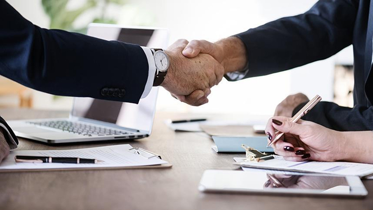 Türkiye'nin dev holdingi resmen satıldı! Yeni sahibi tanıdık bir isim...