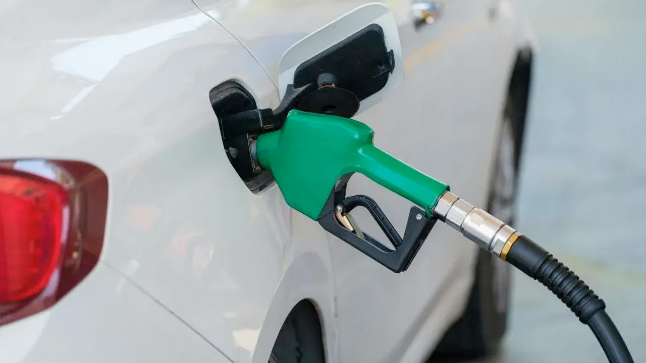 Motorin ve benzin fiyatları altüst oldu! Dev zamma devasa indirim geliyor