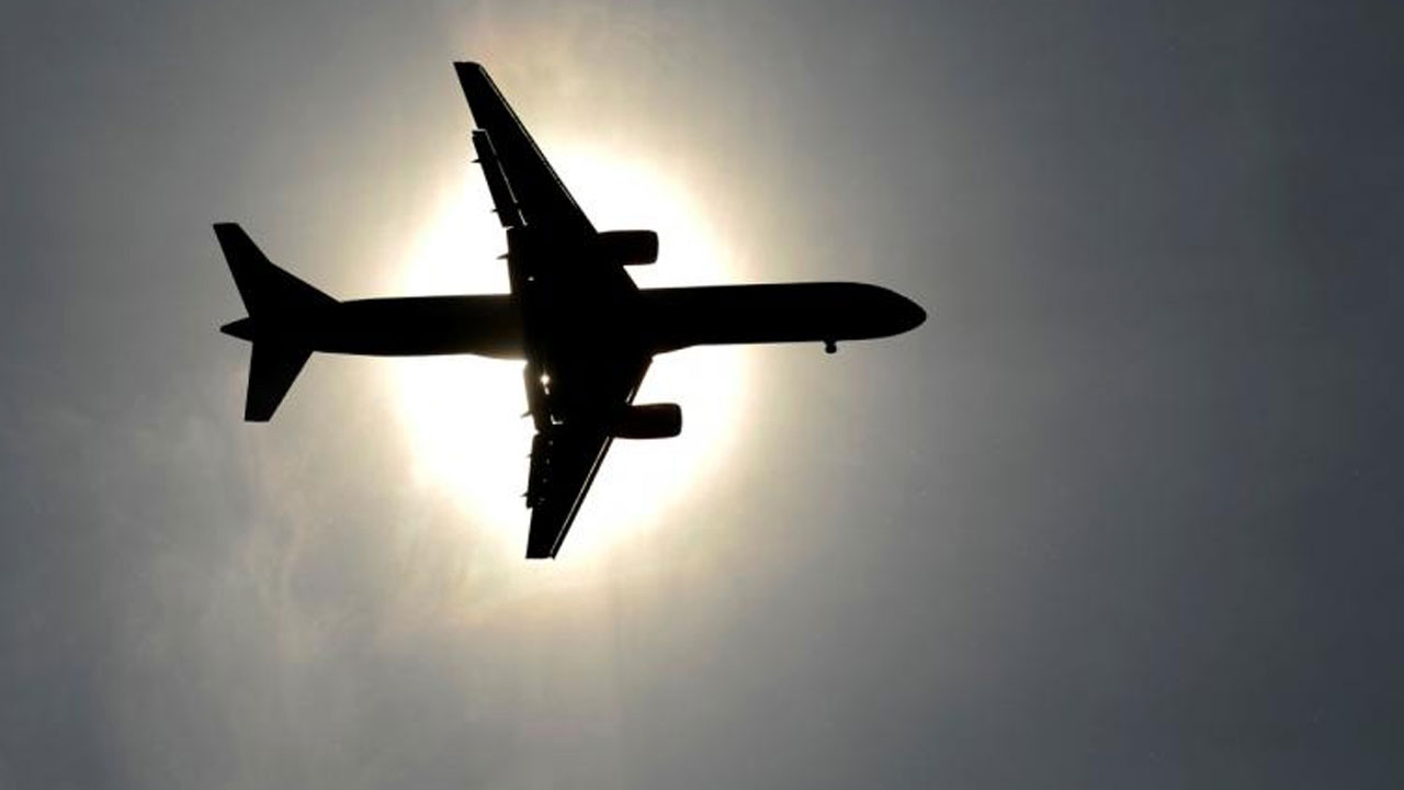 Bahreyn 40 günün ardından hava sahasını uçuşlara açtı