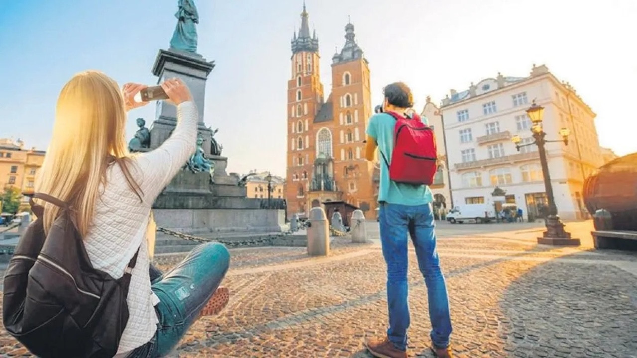 Gençlere büyük fırsat! Türkiye'den de başvuran ücretsiz Avrupa turuna gidiyor
