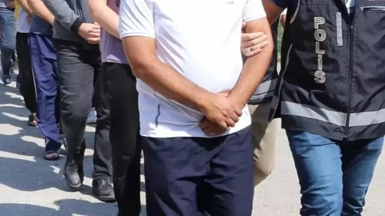 Manisa'da FETÖ operasyonu: 24 kişi tutuklandı