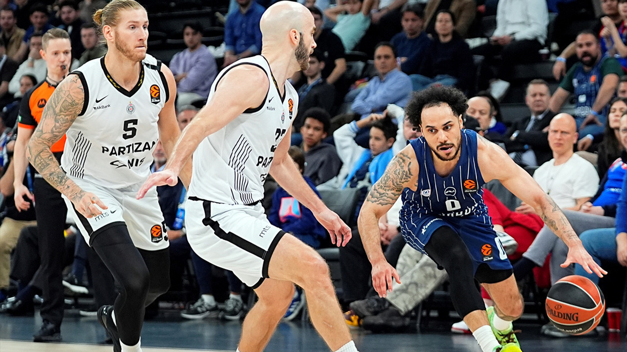 Shane Larkin geri döndü Anadolu Efes uzatmada kazandı