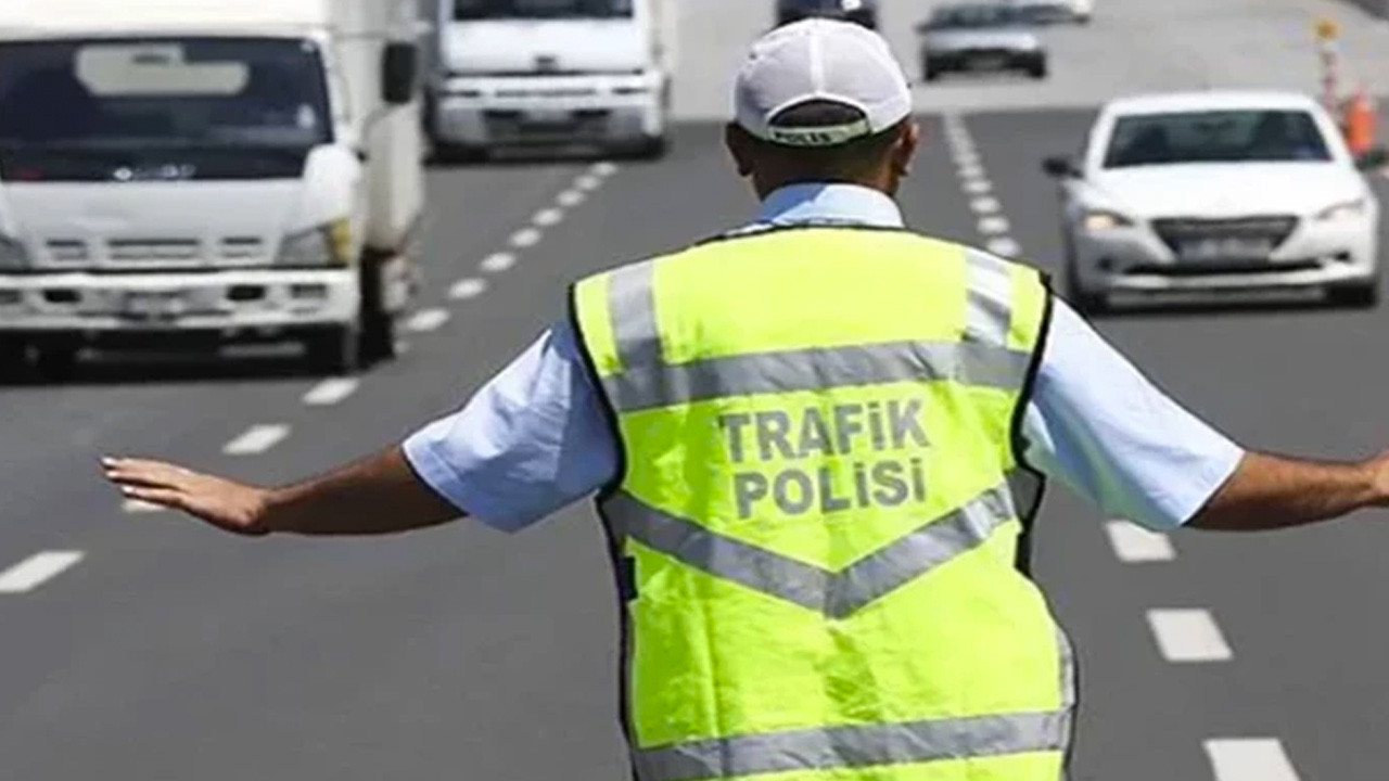 Sürücüler yeni düzenlemeye dikkat! APP plakalara izin; ses sistemi, cam filmine esneklik