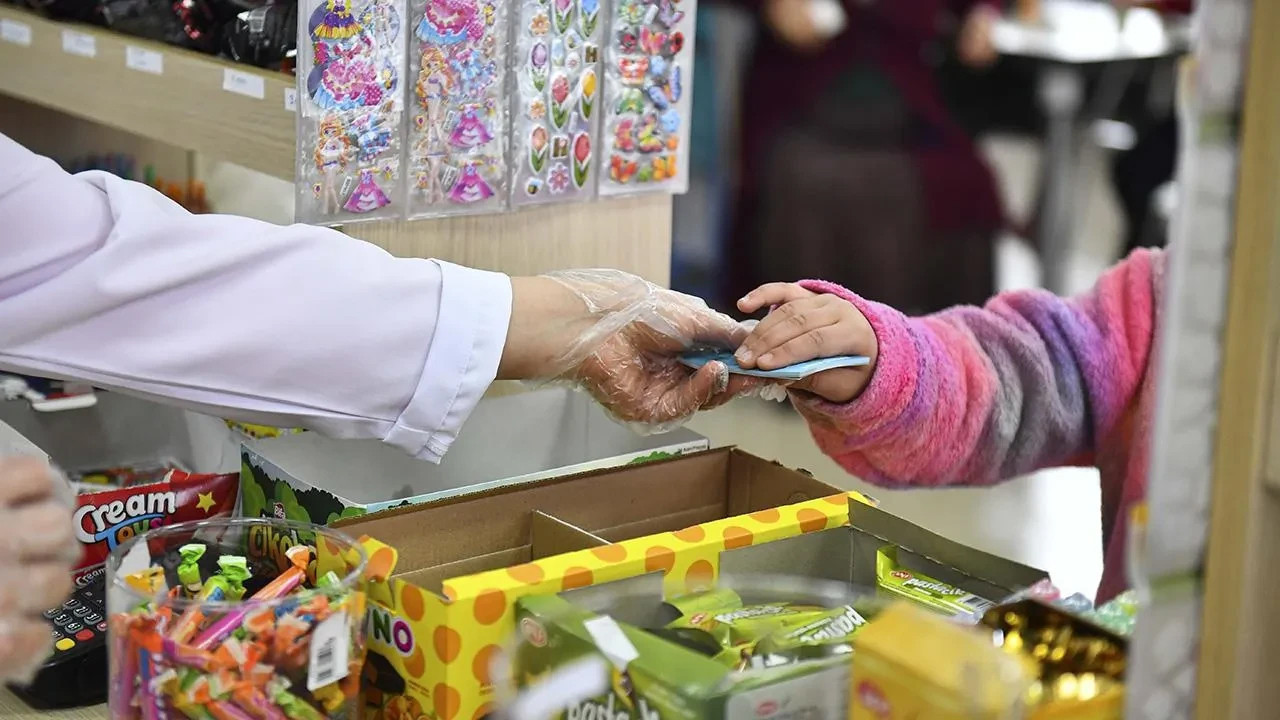 Öğrencilere kantin desteği şartlar belli oldu! Aylık 2 bin yatırılacak