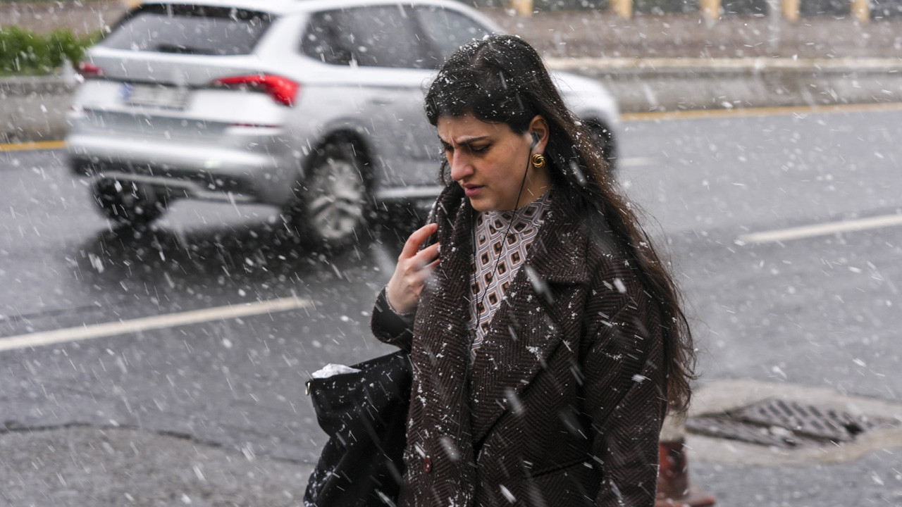 Nisan ayında kar süprizi! Her yer bembeyaz oldu