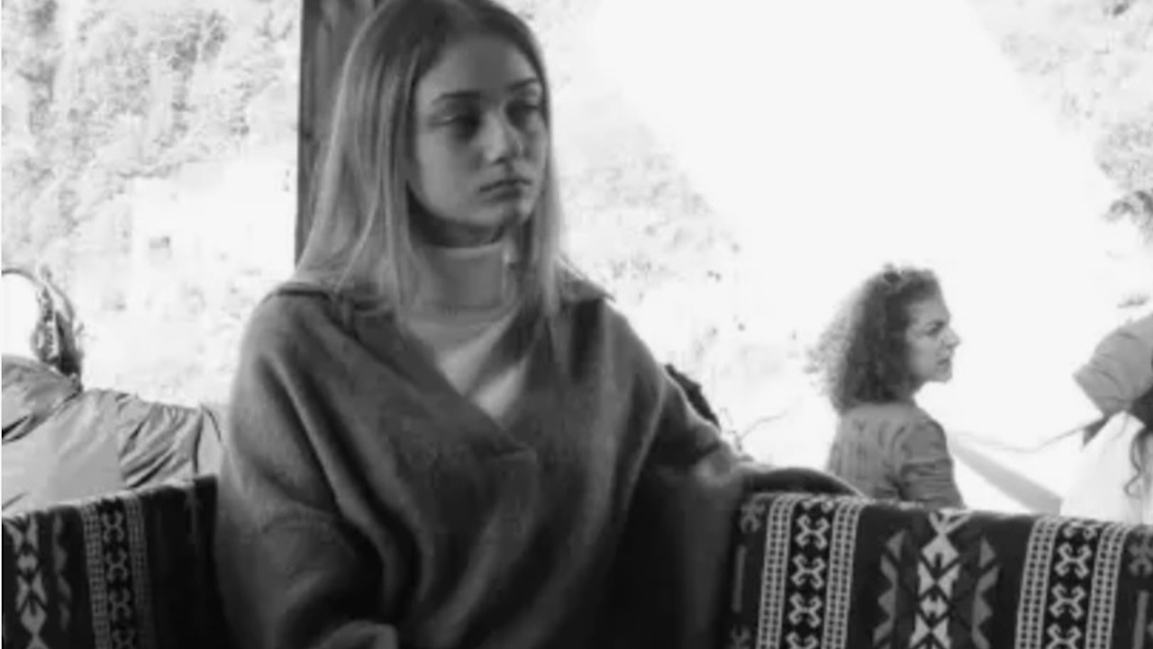 Taşacak Bu Deniz'in oyuncusunda set arasında gayret! YKS'ye çalışıyor...