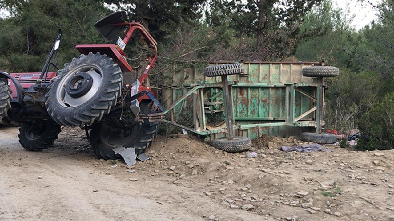 Manisa'da devrilen traktördeki 3 kişi yaşamını yitirdi