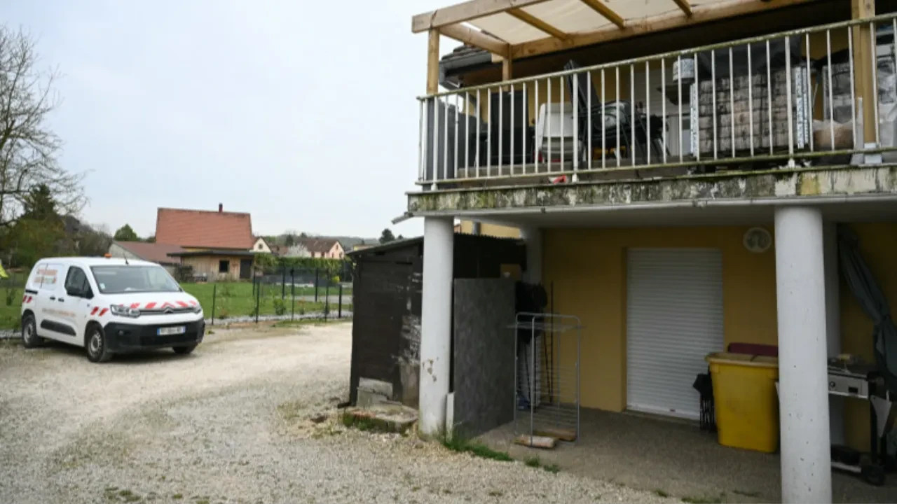 Minibüste aylarca tutulan 9 yaşındaki çocuk komşular sayesinde kurtuldu