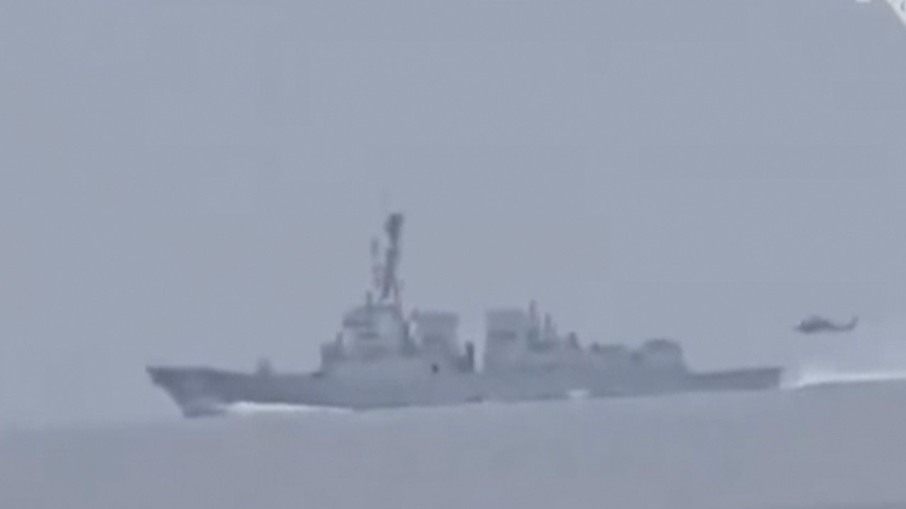 Hürmüz Boğazı'nı geçen ABD gemisi ve İran donanması arasındaki telsiz konuşması yayınlandı