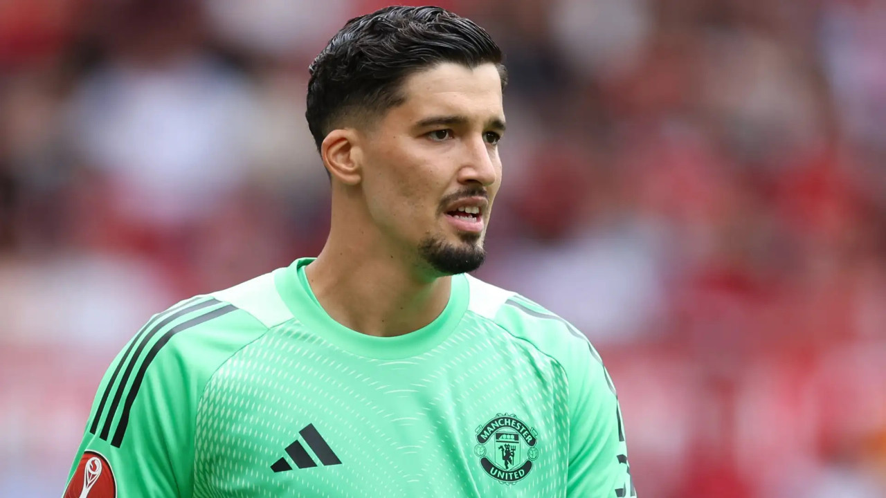 Anlaşma tamam! Altay Bayındır, Süper Lig'e dönüyor!