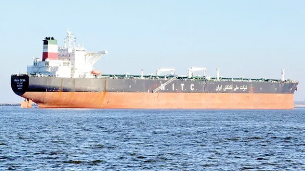 İran petrol tankeri ABD ablukasını aştı Hürmüz'ü geçip İran karasularına girdi