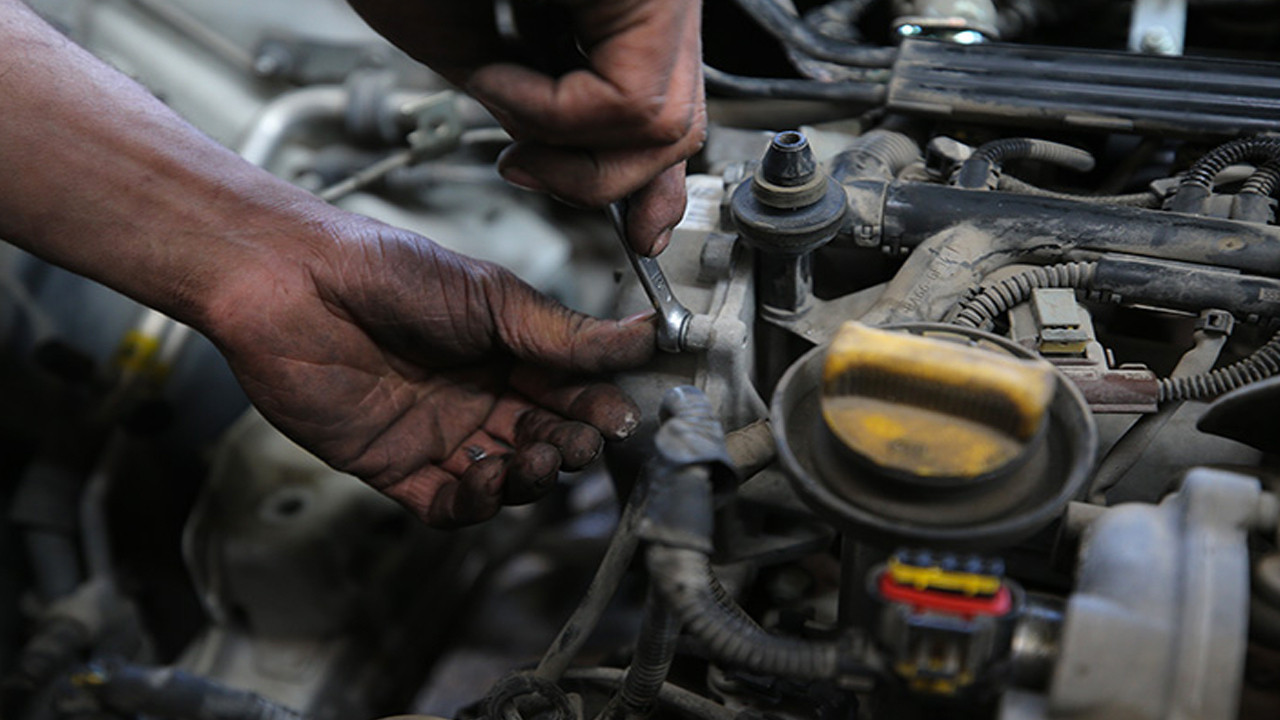 Bozulan aracını tamir etmek istedi! Sonrası çok feci