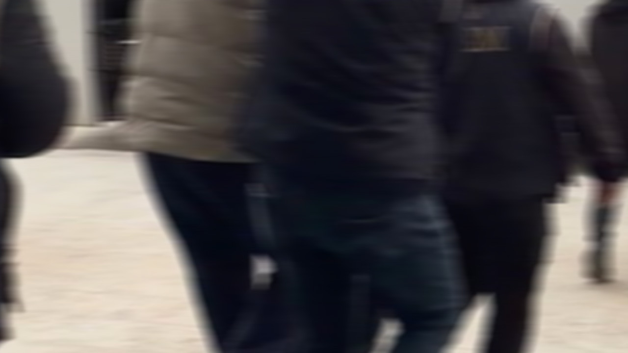 "Okula silahla gideceği" mesajını paylaşan 2 öğrenci gözaltına alındı