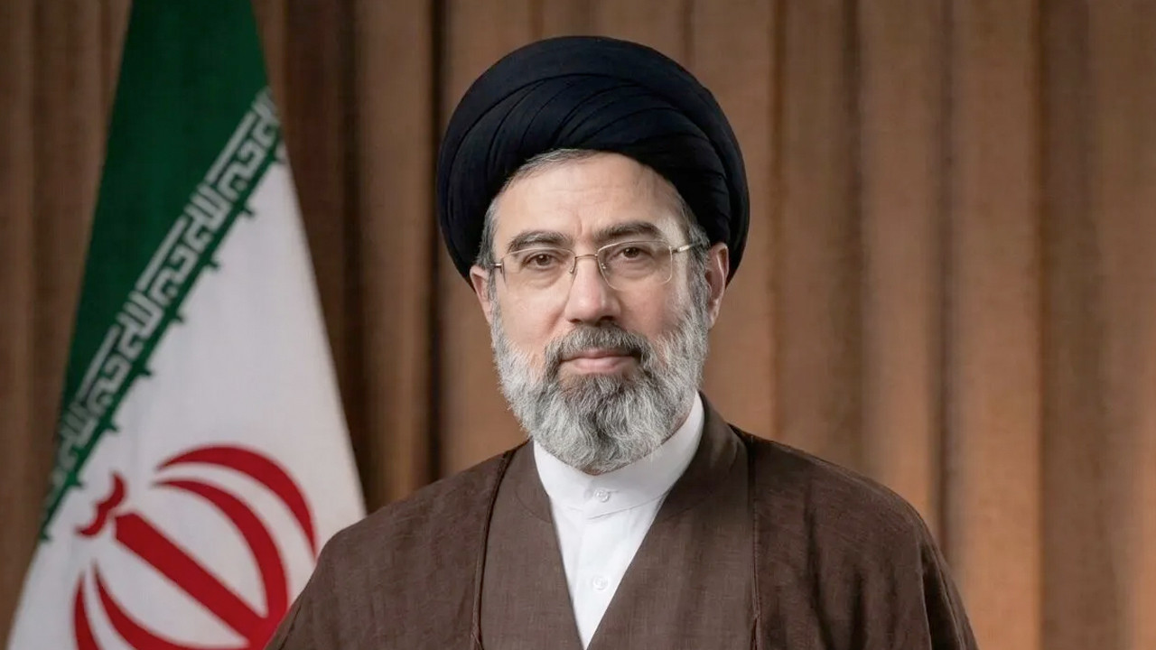 İran lideri Hamaney'den mesaj: Yeni yenilgilerin acısını tattırmaya hazır