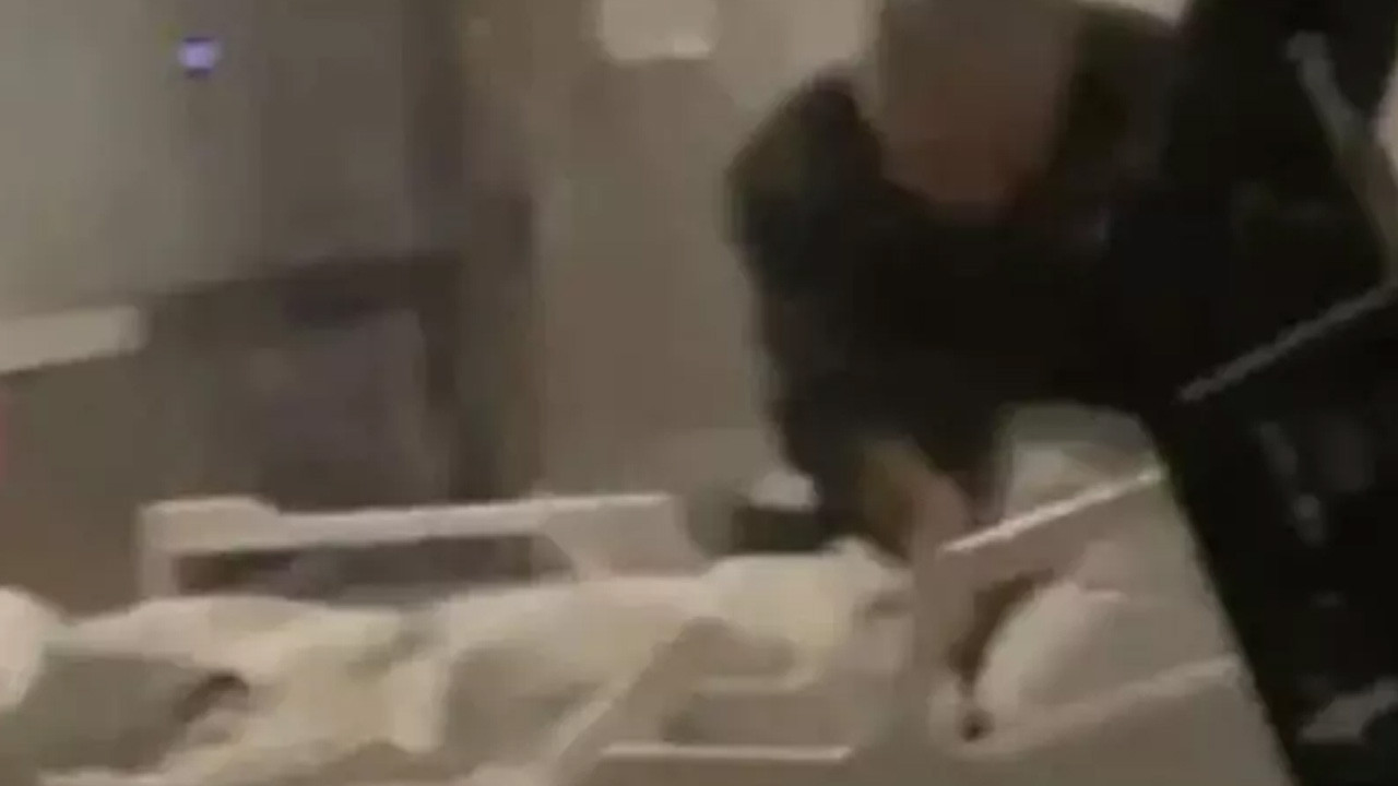 Hastane odasında 80 yaşındaki babasına dehşeti yaşattı! Savunması pes dedirtti